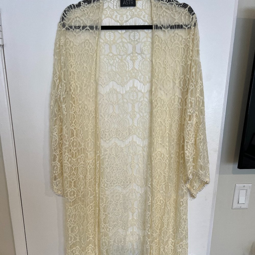 LACE Vintage inspired lace kimono